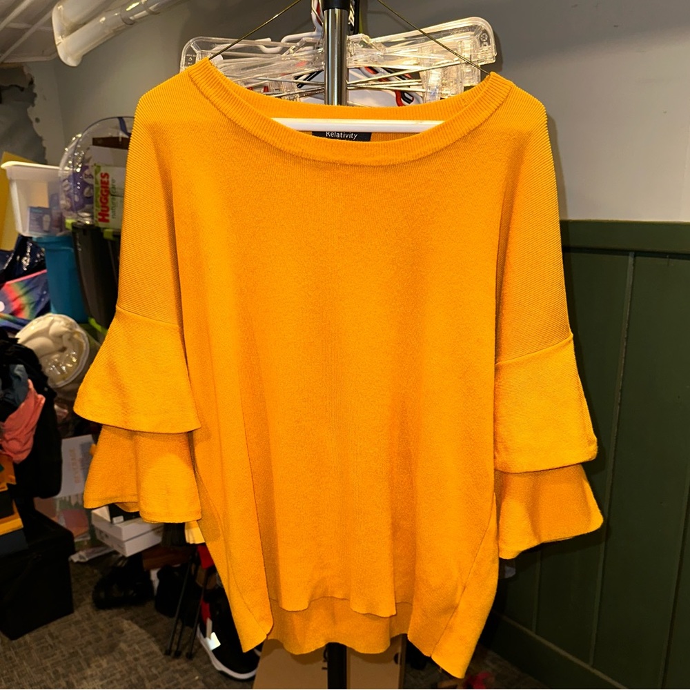 Women’s relativity shirt size m